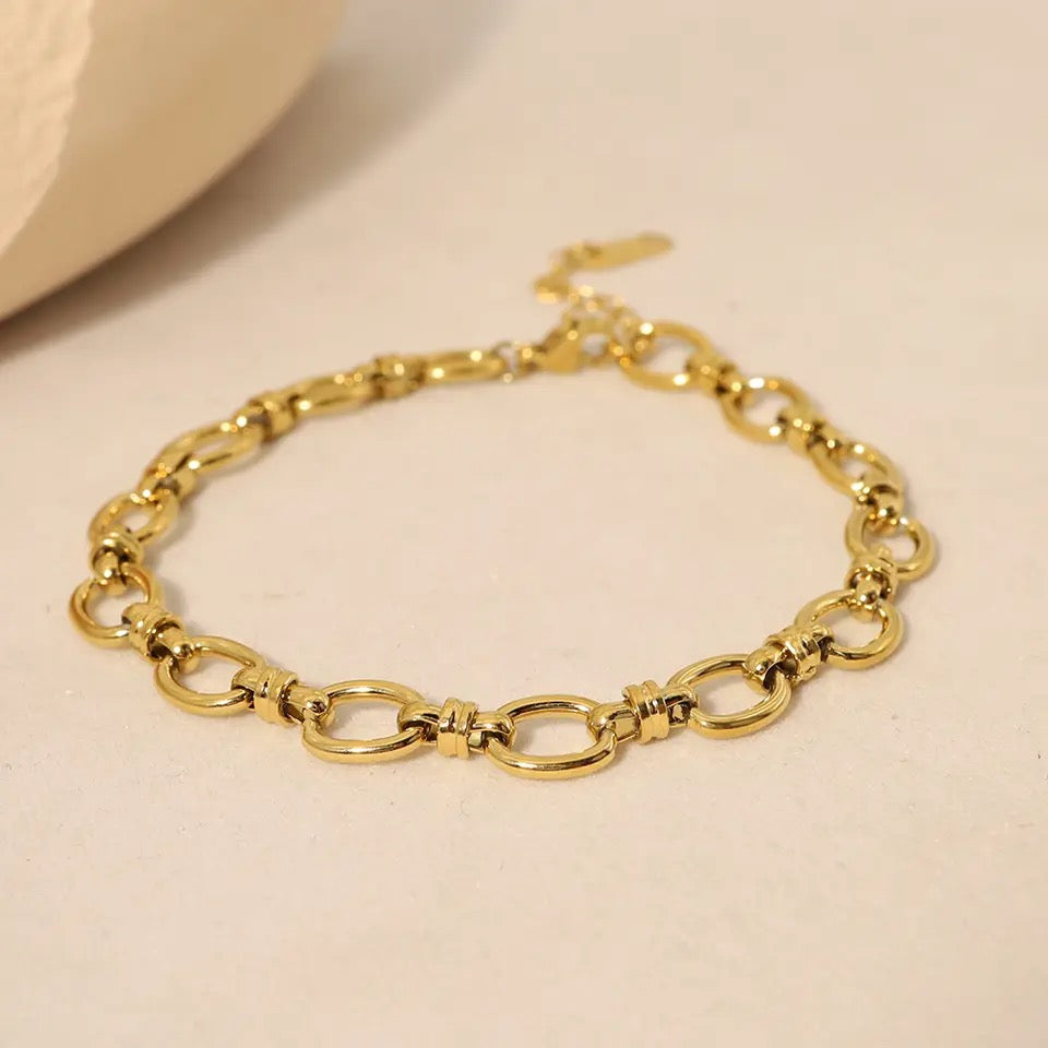 Oval Link Chain Bracelet in 14K Gold Plating