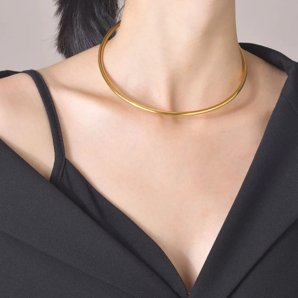 Solid Choker Slider Open Collar